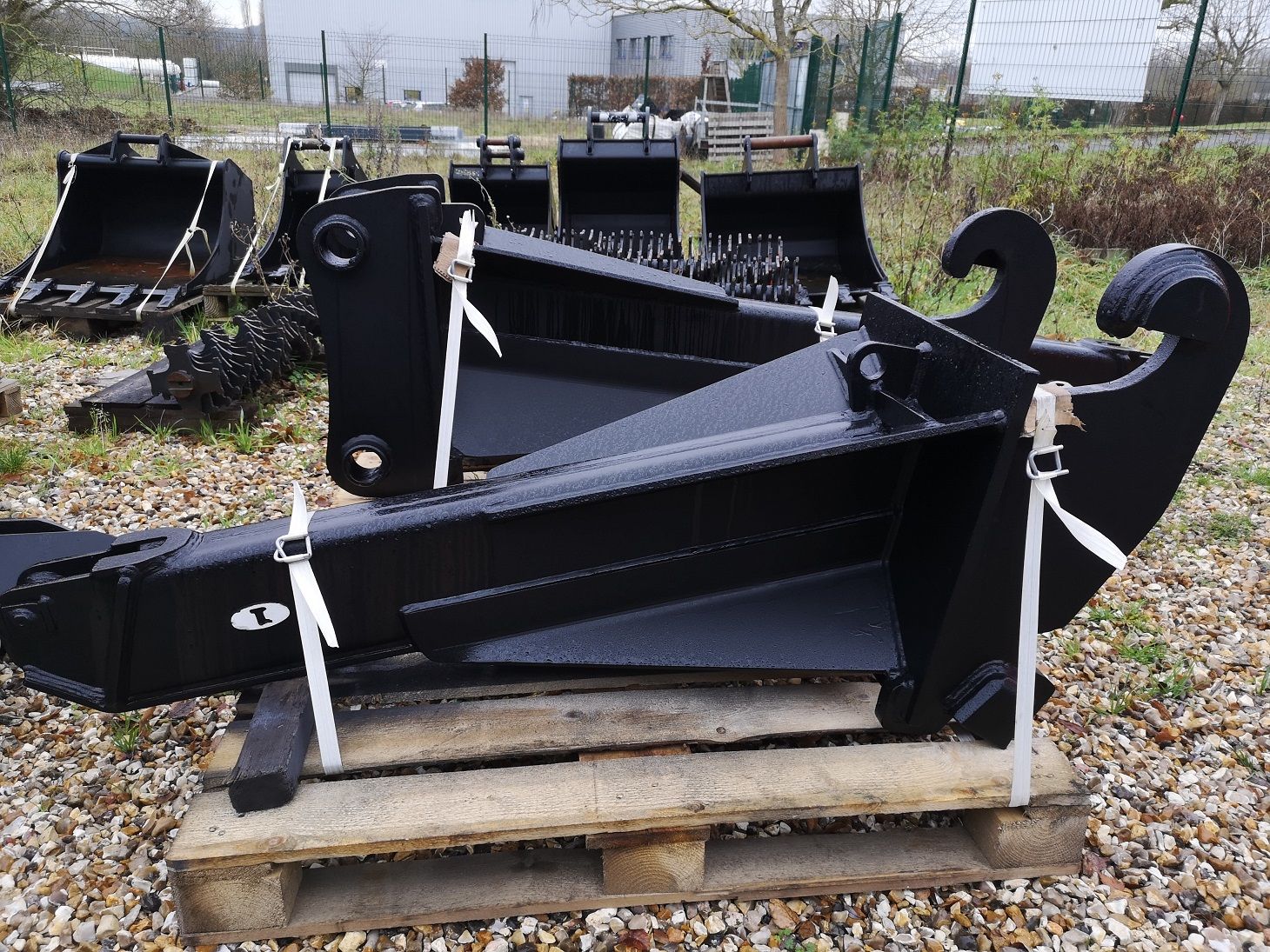 Accessoire de manutention pour pelles de grande capacité