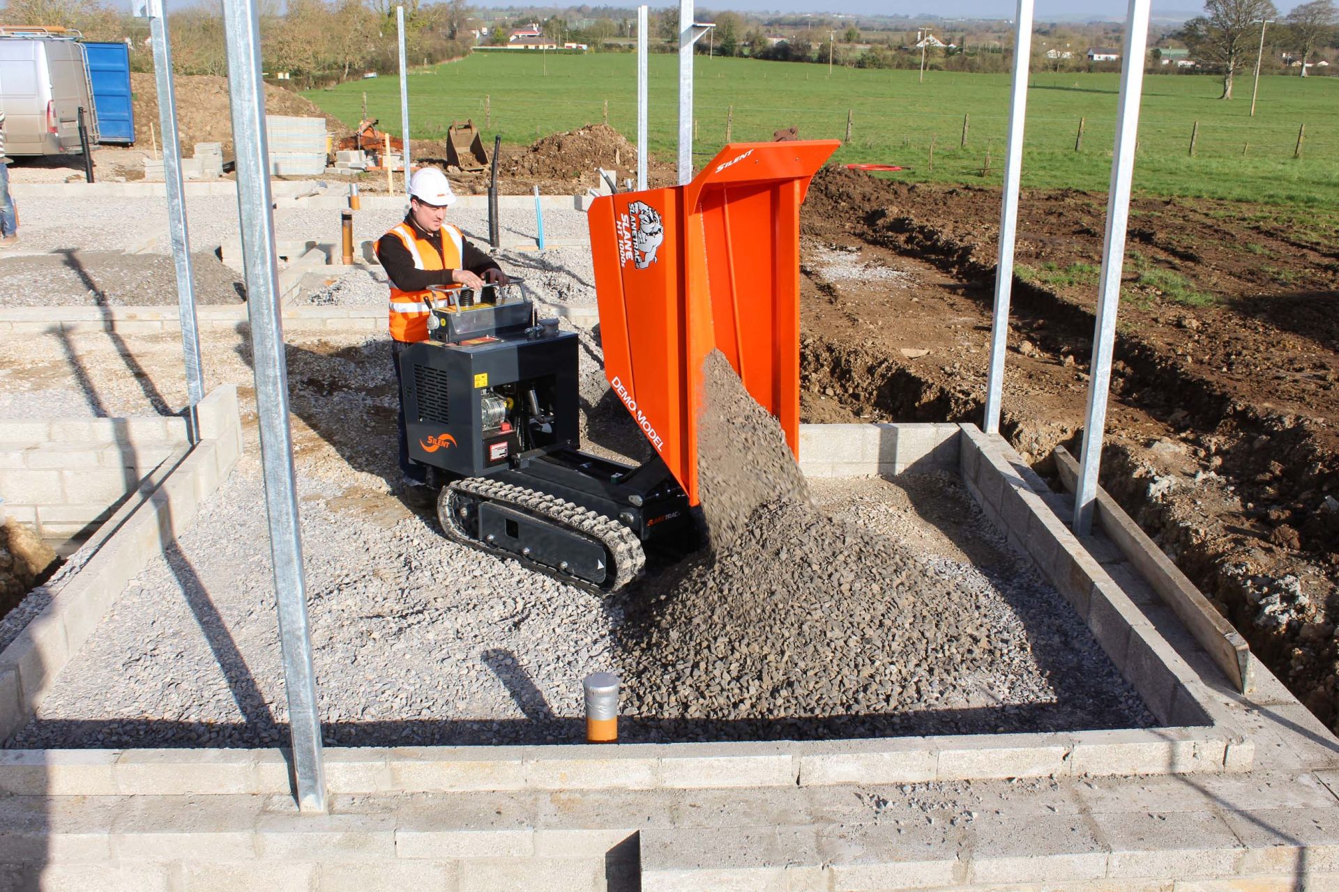 Dumper sur chenilles Slanetrac HT1000 - robuste, maniable, capacité de charge élevée, bennage 1300 mm_6