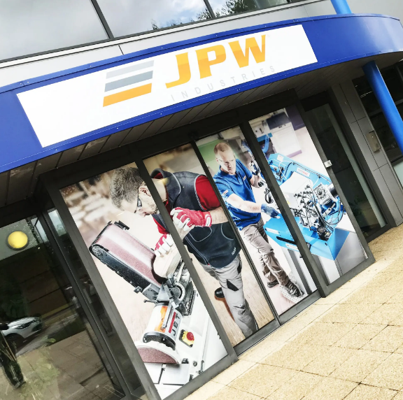 Impression grand format sur vitrine pour publiciser votre offre à large échelle - Art & Com_6