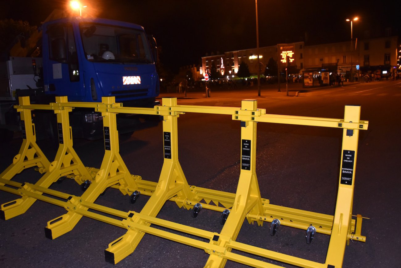 Barriere amovible anti-camion belier