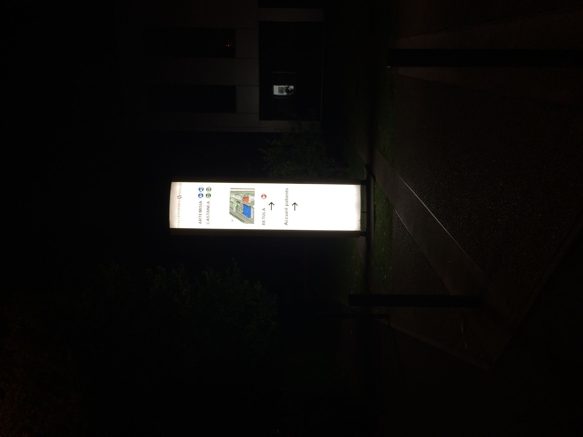 Tablette et totem - Fabrication et installation de signalétique, enseignes et totems personnalisés_6