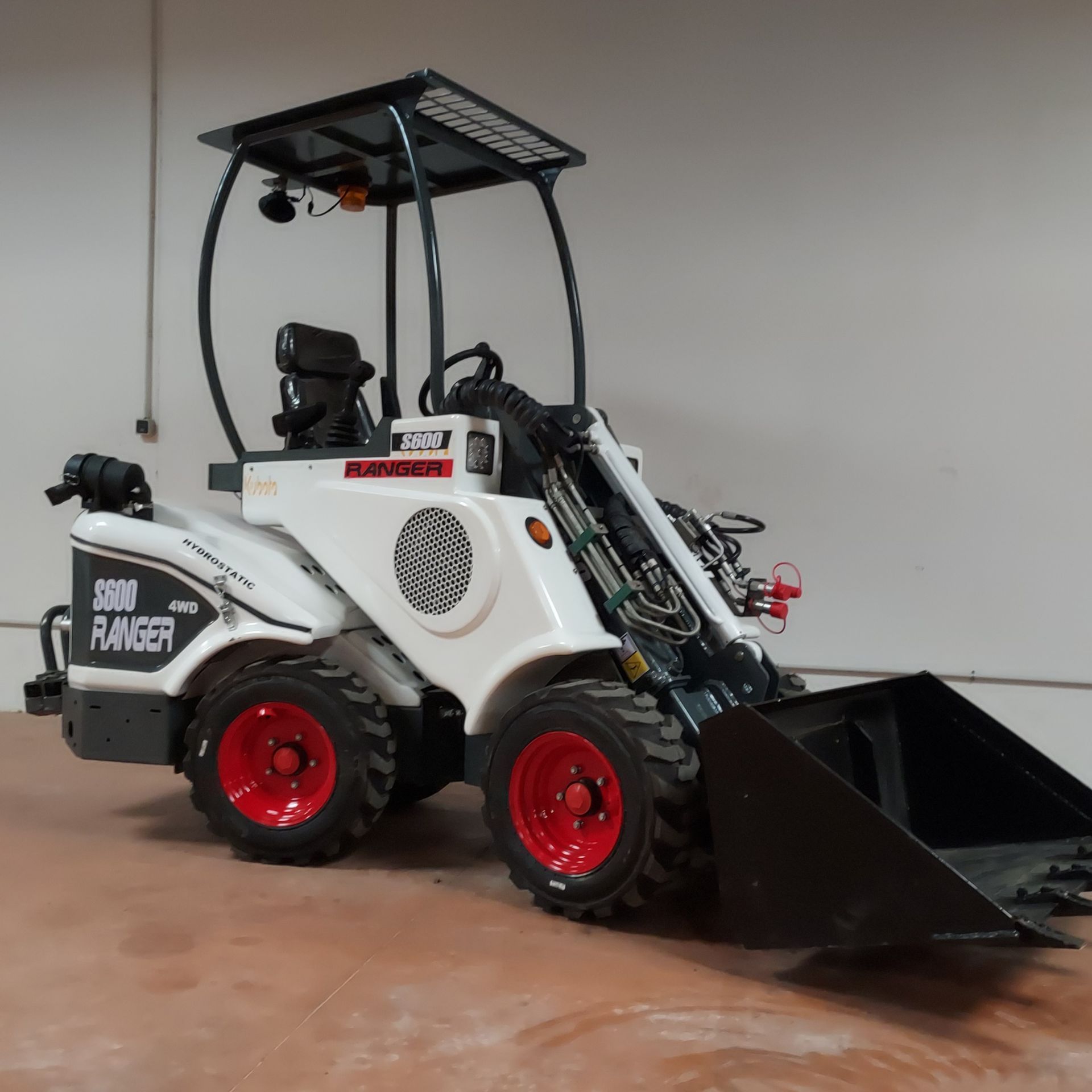 Valet de ferme Ranger S600 avec bip de recul de sécurité