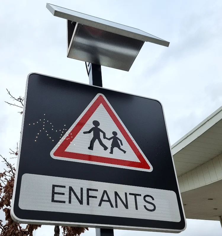 Panneau A13a défilant solaire_6