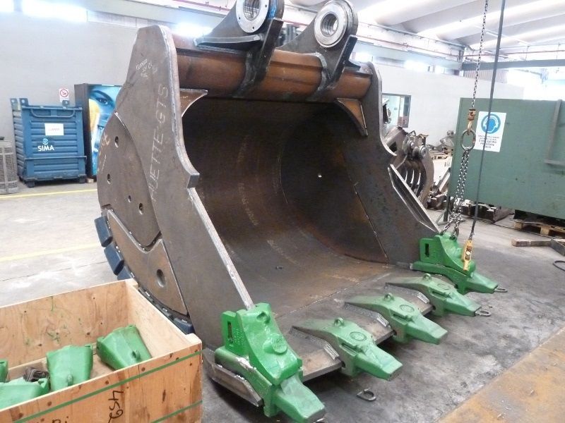 Godet carrière pour pelle jusqu'à 120 tonnes_7