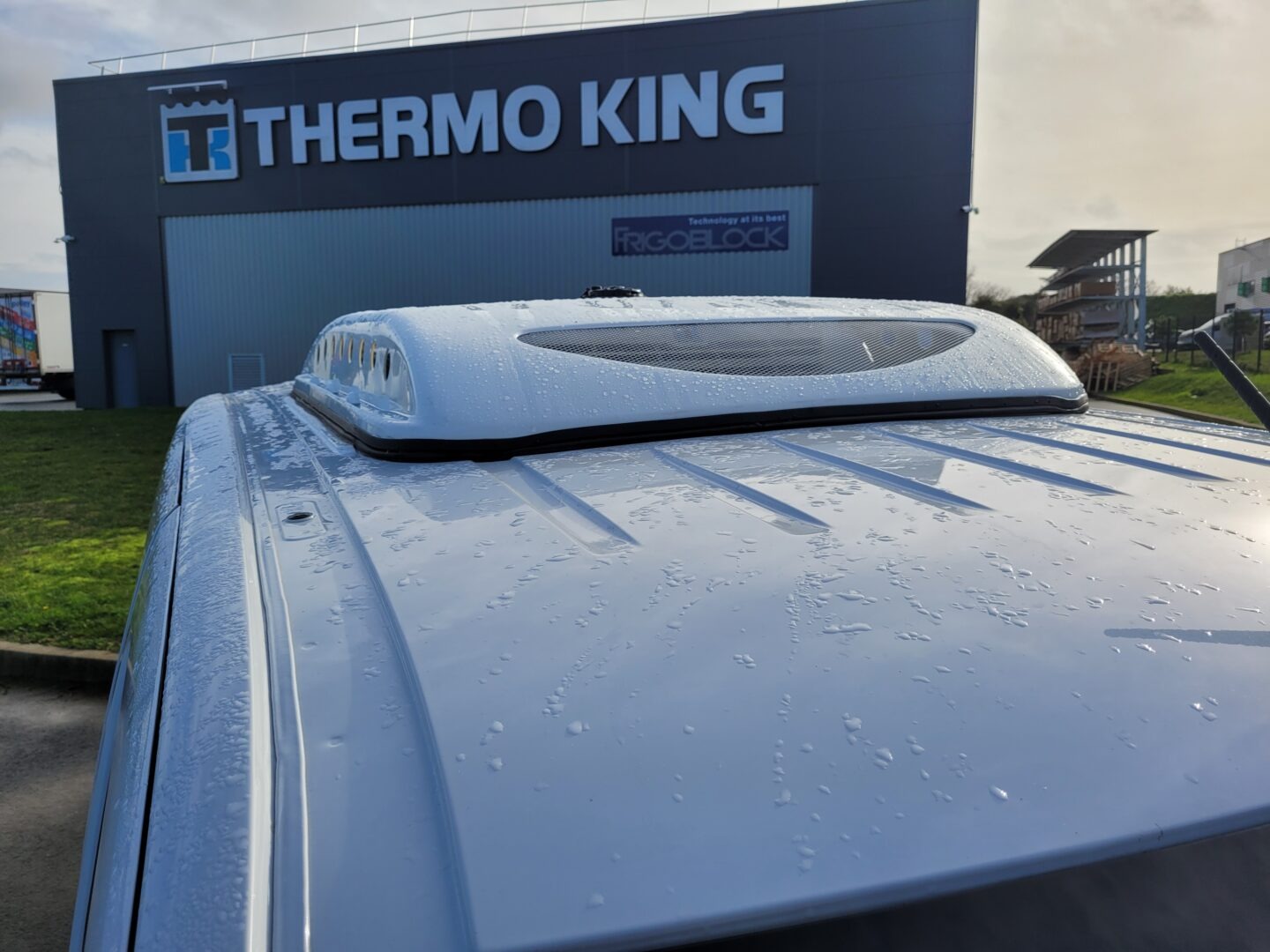 Véhicule isotherme certifié pour transport de produits frais