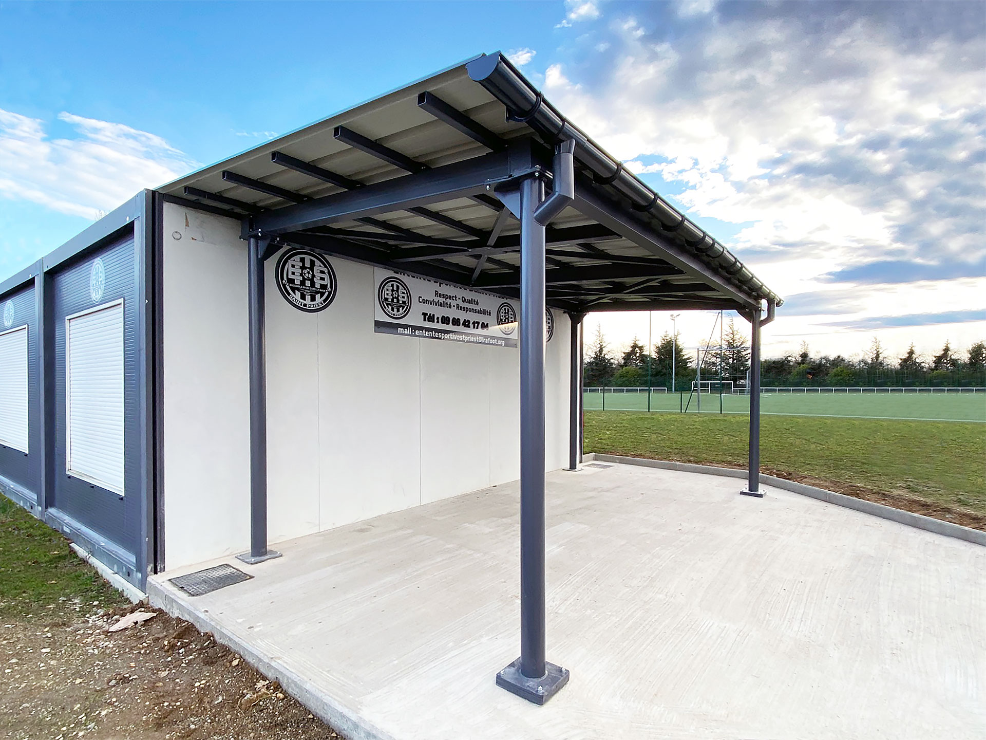 Préau couvert sur mesure pour établissement scolaire, bâtiment modulaire ou extérieur abrité - Fabrication SITI EUROPE depuis 25 ans_6
