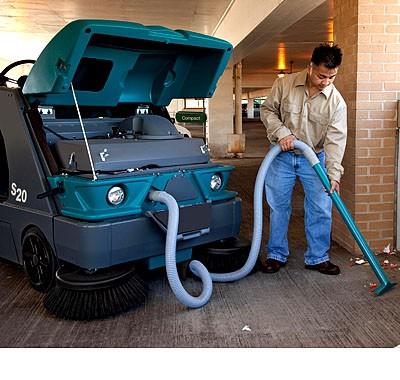 S20 Balayeuse TENNANT autoportée compacte de taille moyenne_6