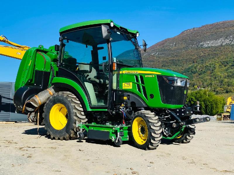 John Deere 2038R avec plateau de coupe et bas de ramassage_6