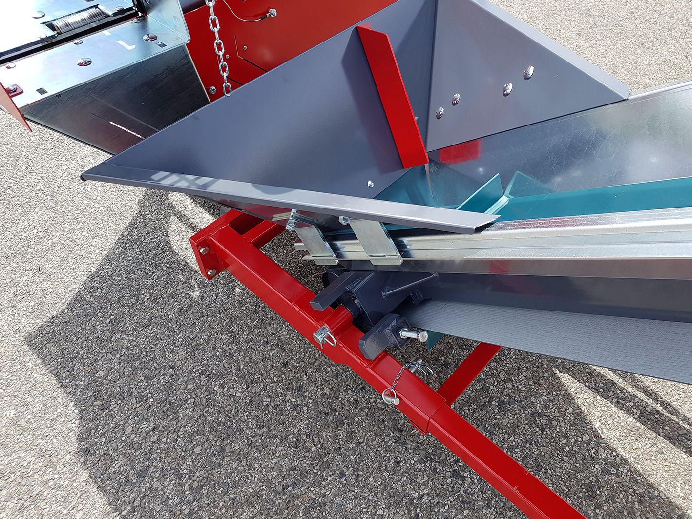 Machine à bois combinée pour coupe et transport efficace