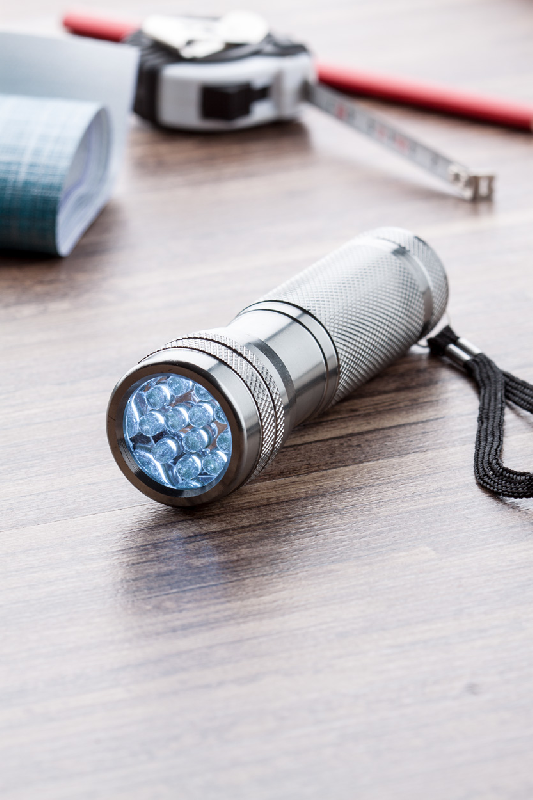 Set de lampes torches 12 LED en aluminium avec dragonne et boîte cadeau noire_6