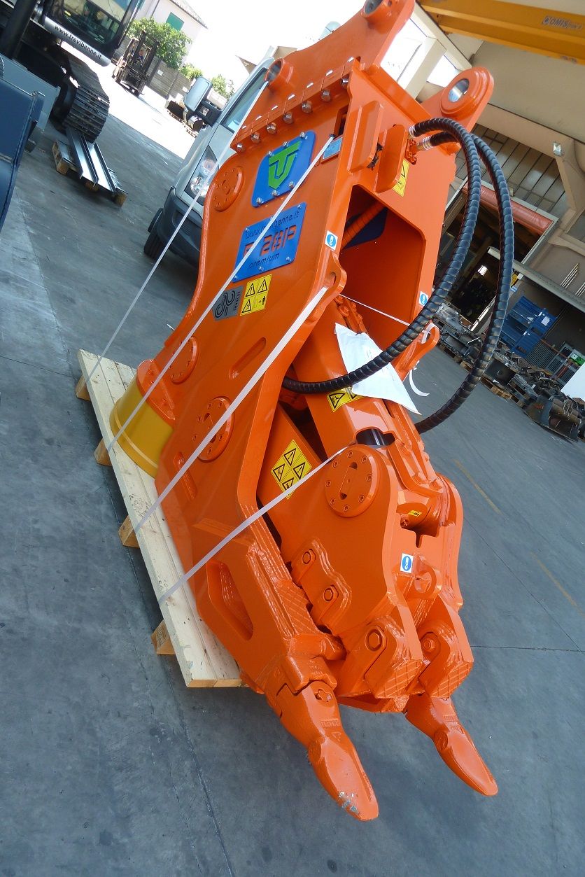 Broyeur a beton fixe (pelle 6-95 tonnes)_6