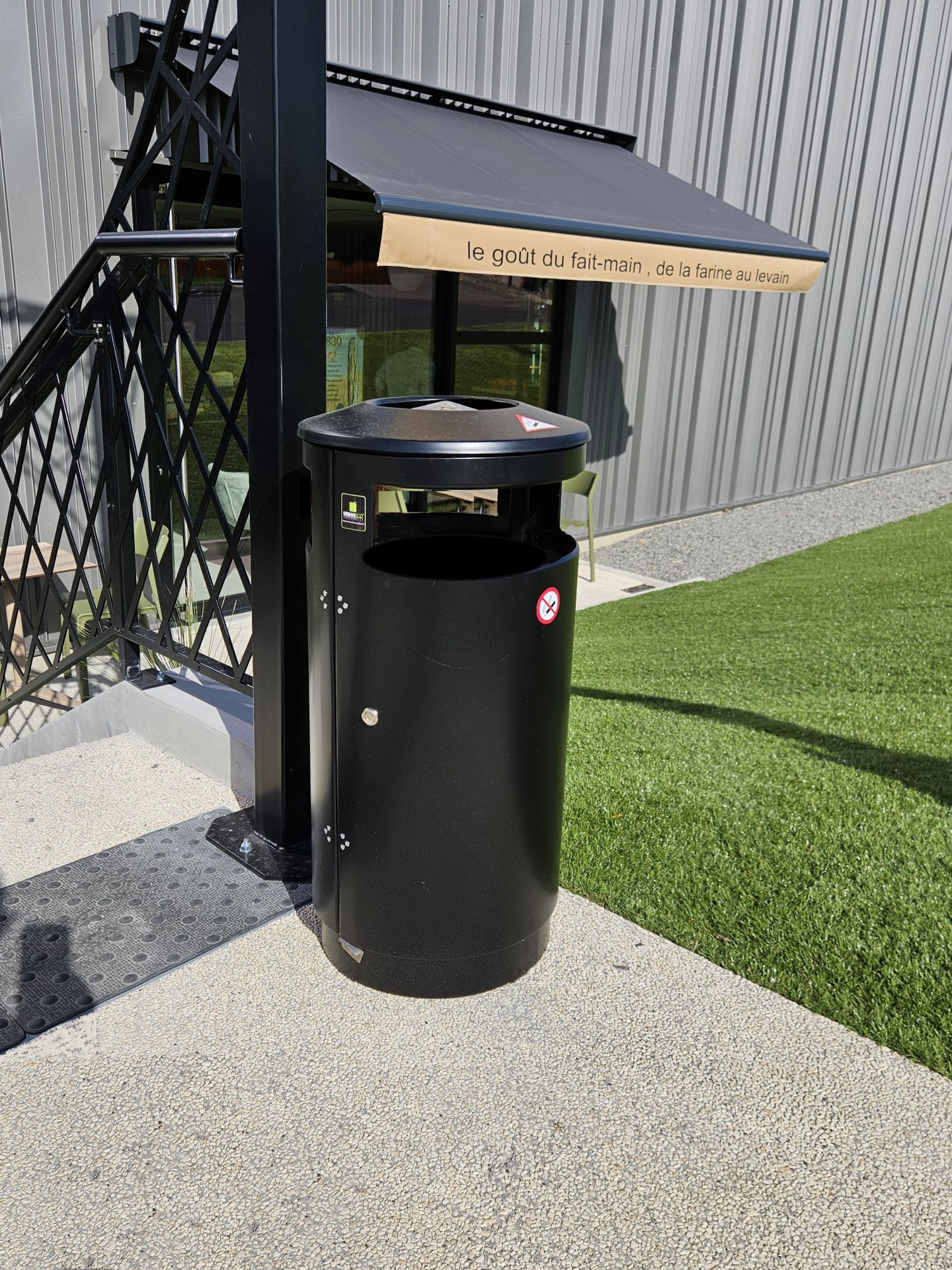 Corbeille publique en acier galvanisé ou inox 304 - Contenance 40L à 100L - Design robuste avec options cendrier et seau galvanisé_6