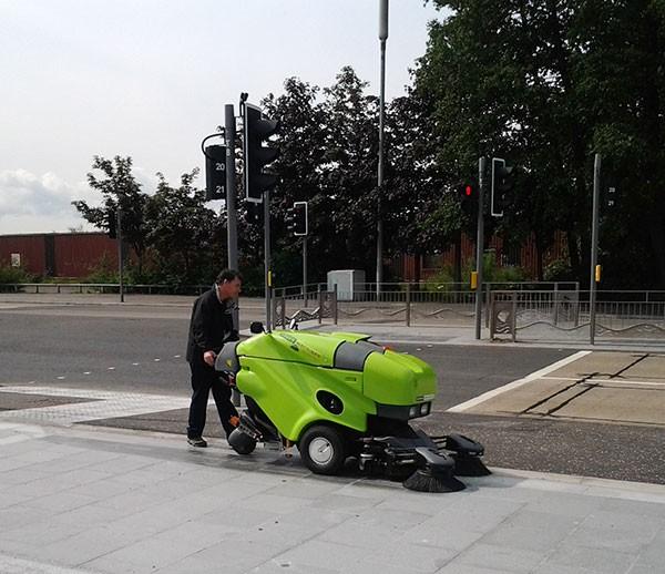 414-424 Balayeuses aspiratrices TENNANT Green Machines_6