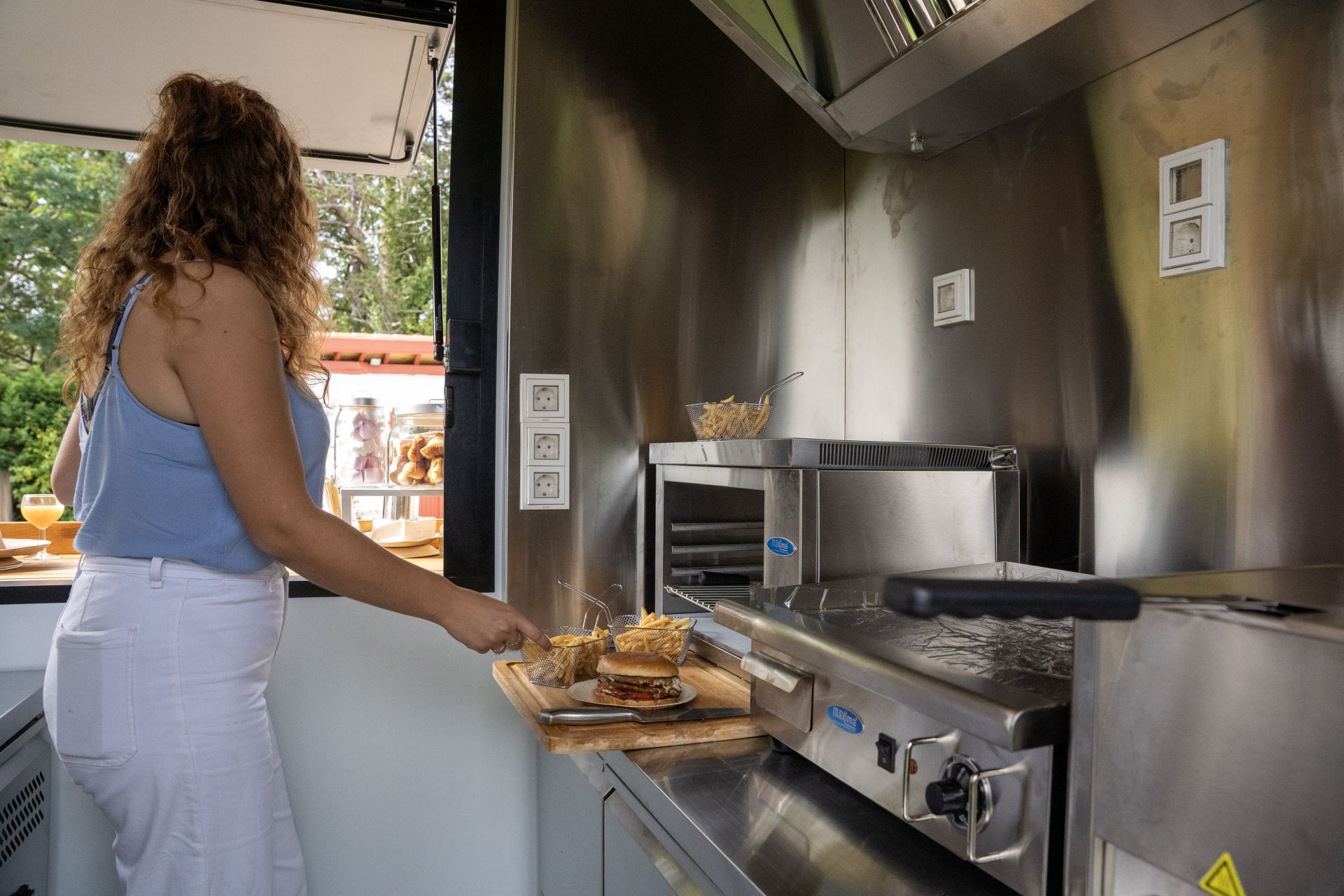 Espace de restauration équipé pour snacks ou douceurs sucrées