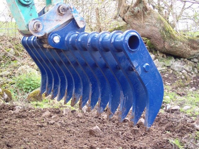 Râteau pour mini-pelle_6