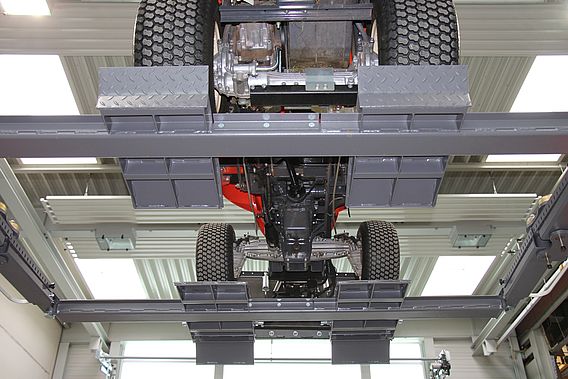 Pont élévateur mobile FA-TORO - 2,75 t / 2,3 m - électro-hydraulique, rampes d'accès et bras télescopiques_6