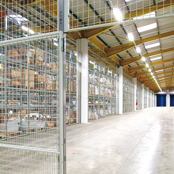 Cloison grillagée pour la délimitation des zones de stockage et la fermeture des stockages sensibles_6