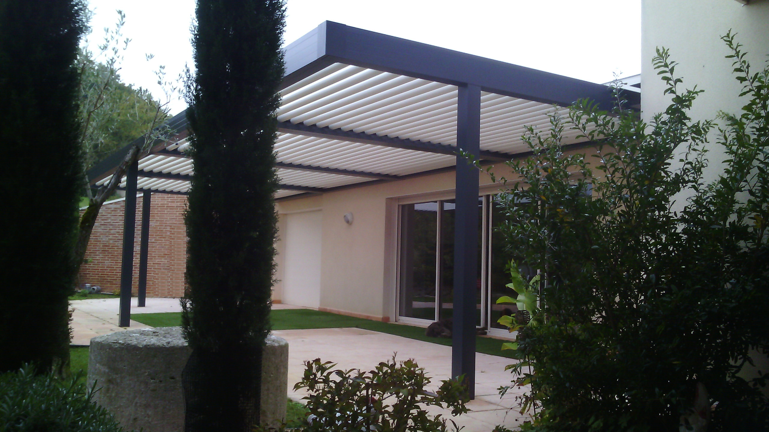 Structure en aluminium avec forte résistance au vent