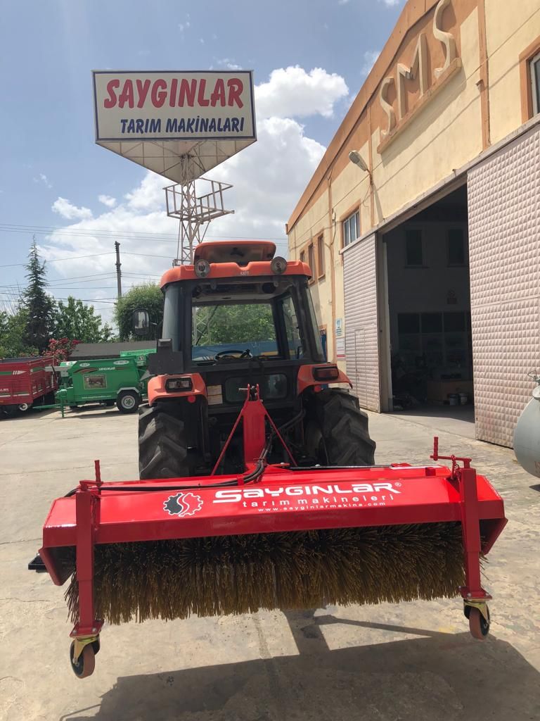 Tracteur balayeuse de route monté à l'arrière - modèle Basic - hydraulique avec brosses robustes_6