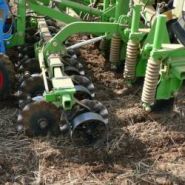 Machine agricole robuste pour ameublissement des sols