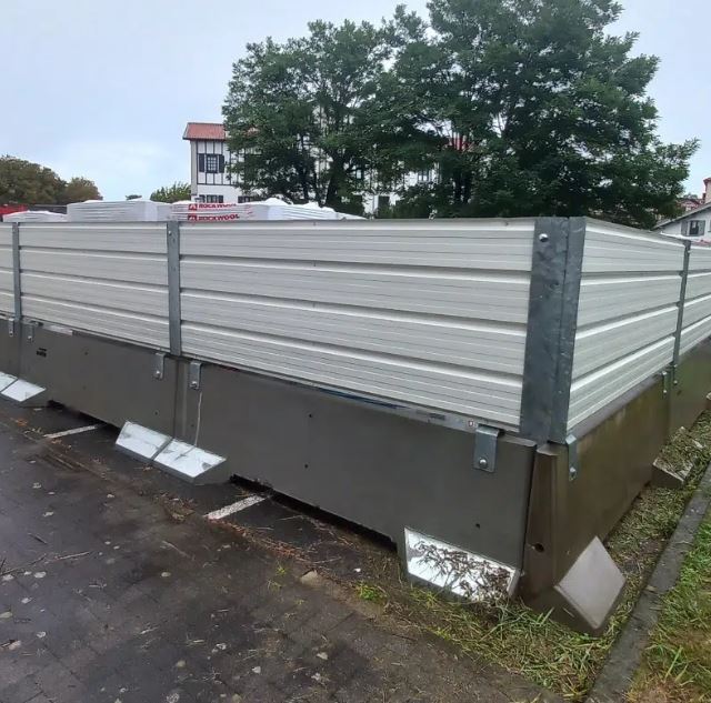 Palissade tôle bac acier pour l'accès, la fermeture, le contrôle et la sécurité des chantiers, des espaces publics et des lieux de rassemblement_6