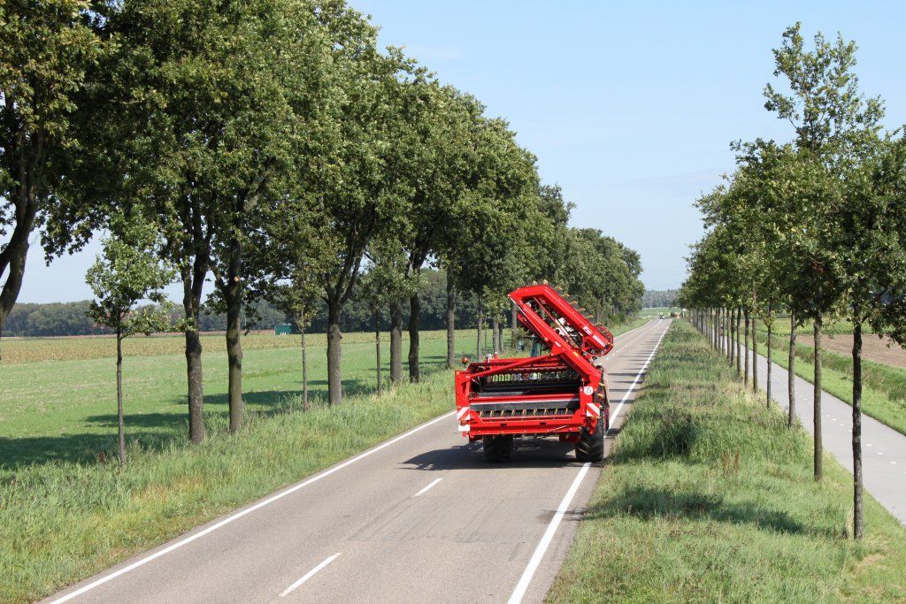 Arracheuse-chargeuse gt 300 3 rangs - grimme france - puissance du moteur 115 kw - vitesse 25 km/h_6