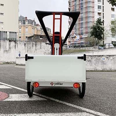 Triporteur avec feux LED, clignotants et fonction parking intégrée