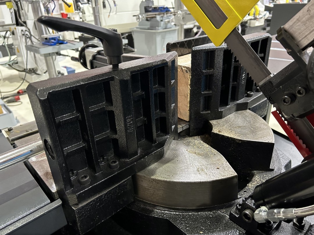 Scie à ruban semi-automatique OLYMPIC - S330SA - Grande fiabilité avec descente pendulaire et capacités élevées_6