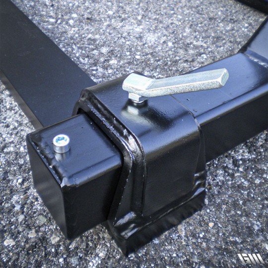 Fourche pour grue capable de balancer automatiquement