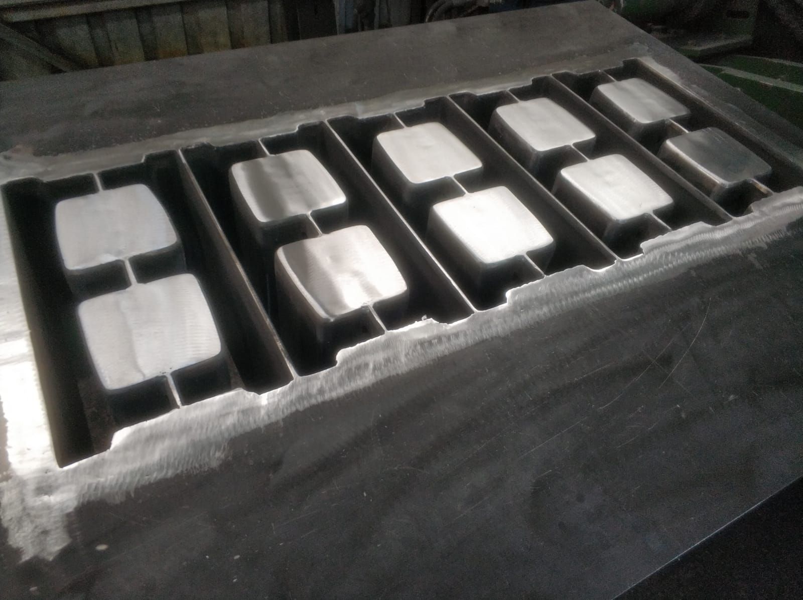 Moule en acier Beyazli Group pour parpaings, pavés, bordures et hourdis - Haute qualité et fabrication sur mesure_6