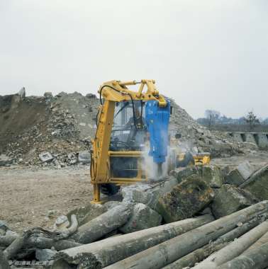 Tractopelle rigide Venieri VF 10.33 B avec puissance de 105 CV