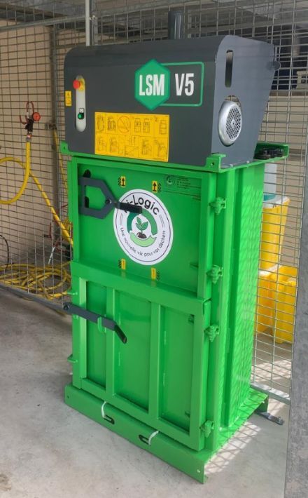 Petite presse à balles verticale V5 - Compacteur pour centres hospitaliers et cliniques - propreté et sécurité._6