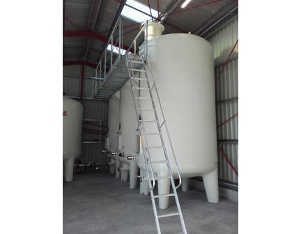 Cuve vinicole en fibre de polyester sur pieds - Capacité de 50 HL à 300 HL - Fabrication française_6