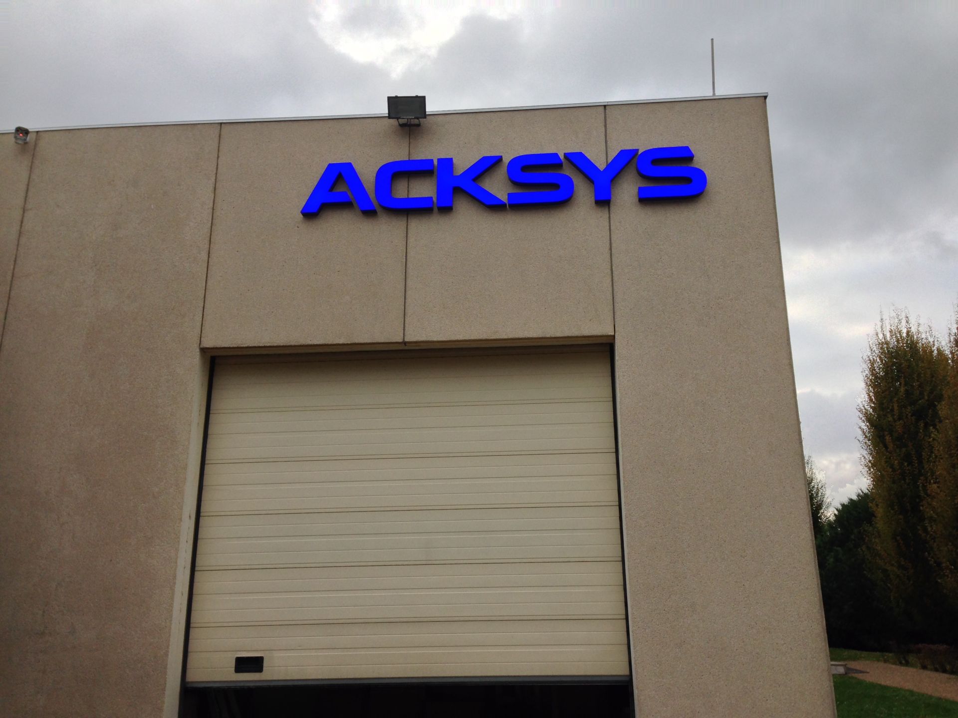 Lettre boitier lumineuse - Lettres 3D en PMMA, Altuglas ou Aluminium - Éclairage LED ou néon_7