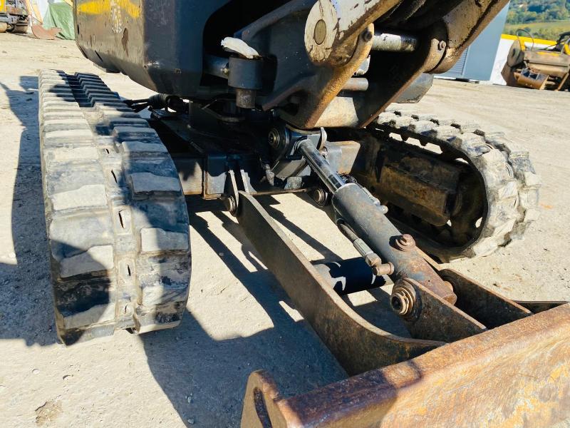 BOBCAT micro-pelle e08 1t_6