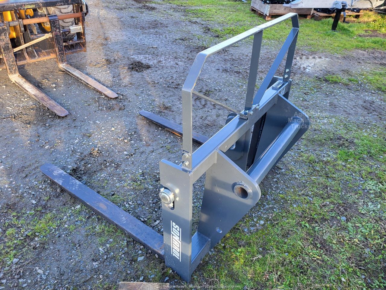 Lève palette ou fourche à palette avec attelage Manitou - SONAROL WPL_6