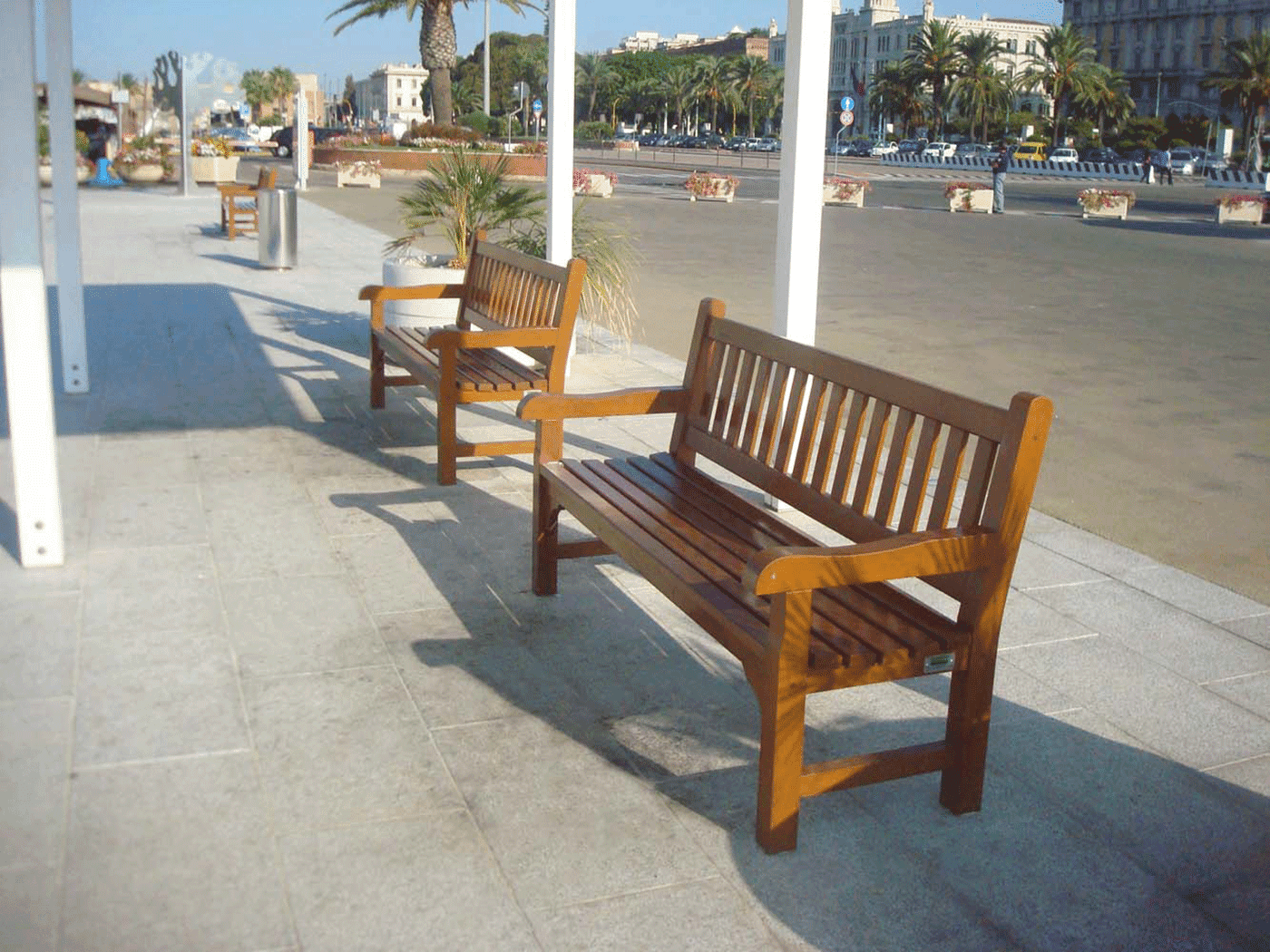 Banc public Göteborg UM345 - bois tropical traité avec finition teinte naturelle_6