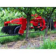 Machine pour améliorer les conditions de croissance des prairies