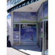 Vitrophanie sur mesure, idéal pour transformer une vitrine en une grande surface d'affichage imprimée - OUEST ENSEIGNES_7