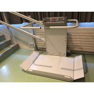 Plateforme élévatrice avec démarrage et arrivée doux