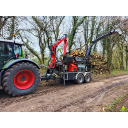 Broyeur de branches professionnel avec grue intégrée