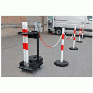 Chariot avec 6 poteaux rouges et blancs_6