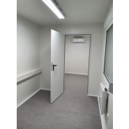 Espace modulaire avec isolation renforcée et équipements électriques complets