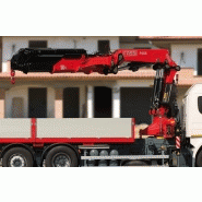 Grue hydraulique équipée d'un bras extensible jusqu'à 28,70 m