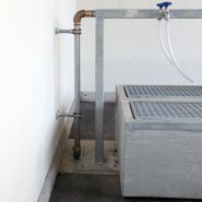 Installation de nettoyage des chaussures sur sol - Lave-chaussures robuste en béton armé avec 4 à 16 stations_6