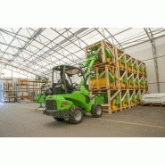 Mini-chargeuse performante avec bras télescopique intégré