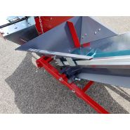 Scie circulaire avec convoyeur pour usage agricole ou forestier
