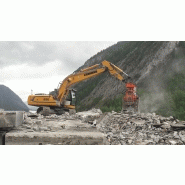 Pince de démolition avec booster automatique et pression augmentée