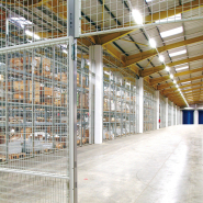 Cloison grillagée pour la délimitation des zones de stockage et la fermeture des stockages sensibles_6