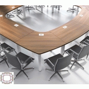 Table de réunion adaptée aux grandes salles